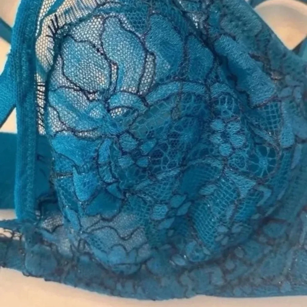 Victoria’s Secret Very sexy unlined  plunge lace women bralette